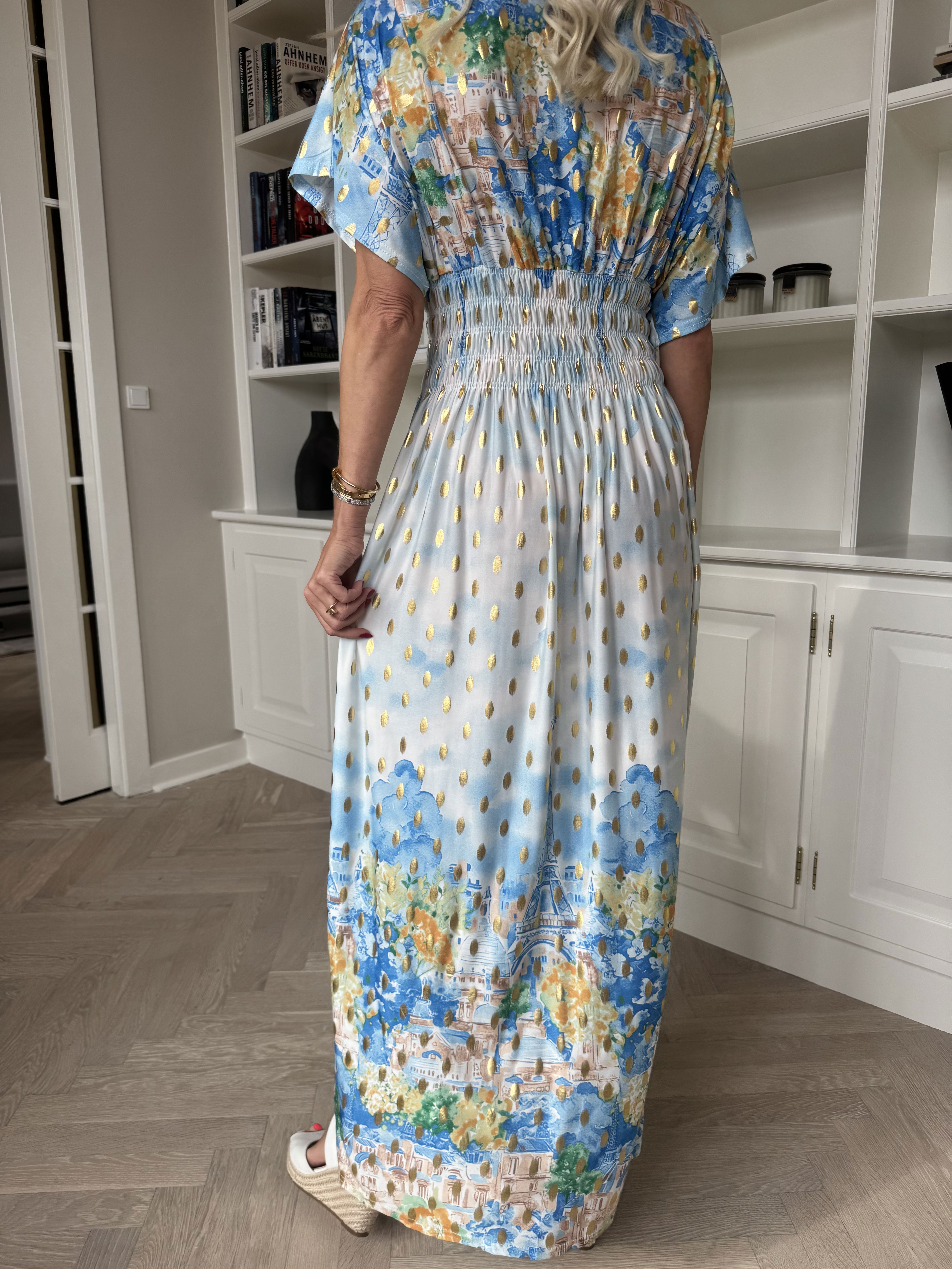 Pams Paris - Lång elastisk mönstrad klänning med guldnitar